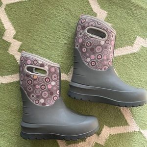 BOGs Youth Size 4 Snow Boots